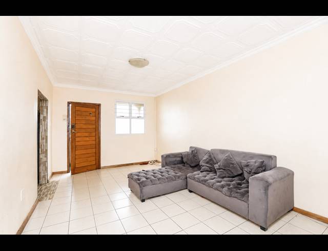 1.5 BEDROOM APARTMENT FOR SALE IN ESSENWOOD